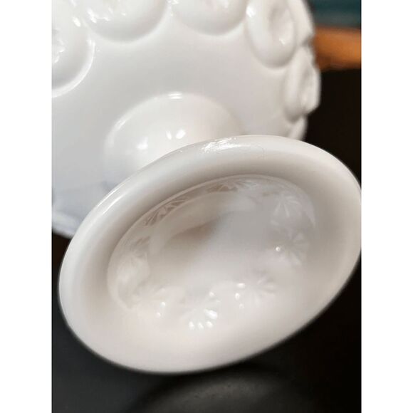 Vintage L.E. Smith Glass Moon and Star Set of Milk Glass Candleholders - Picture 4 of 9